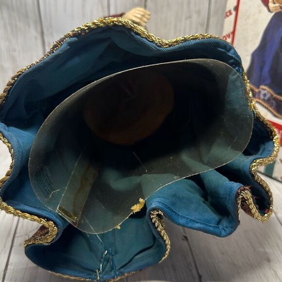 House of Lloyd Christmas Around The World Symphony Santa Claus - Picture 6 of 6